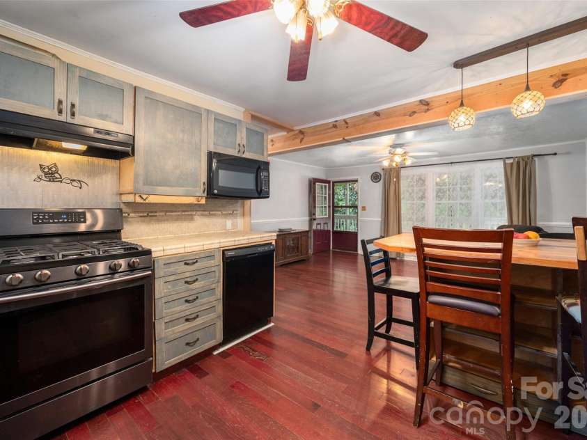 1124 Threatt Street, Lancaster, SC 29720.  MLS# CAR4407802, YatesRealty ID 41389. Kitchen - looking into Living Room