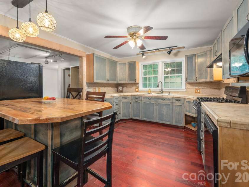 1124 Threatt Street, Lancaster, SC 29720.  MLS# CAR4407802, YatesRealty ID 41389. Kitchen with removable island
