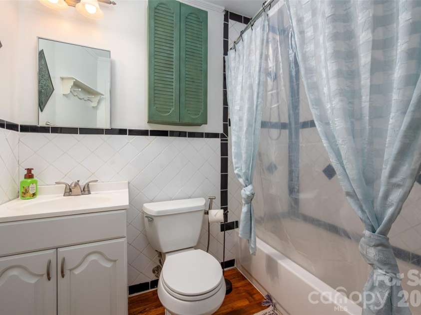 1124 Threatt Street, Lancaster, SC 29720.  MLS# CAR4407802, YatesRealty ID 41389. Primary Bathroom