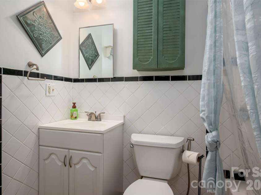 1124 Threatt Street, Lancaster, SC 29720.  MLS# CAR4407802, YatesRealty ID 41389. Primary Bathroom