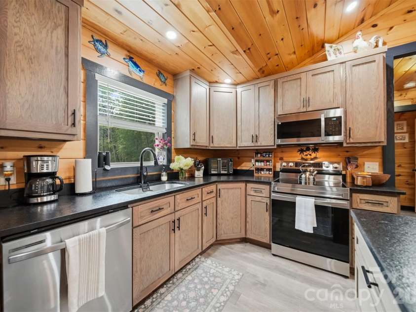 4500 Windy Hill Lane, Morganton, NC 28655.  MLS# CAR4410613, YatesRealty ID 41391. 