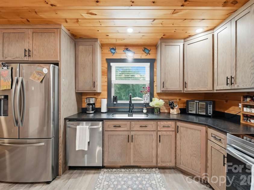 4500 Windy Hill Lane, Morganton, NC 28655.  MLS# CAR4410613, YatesRealty ID 41391. 