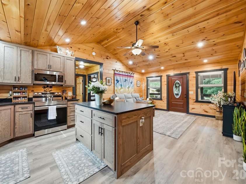 4500 Windy Hill Lane, Morganton, NC 28655.  MLS# CAR4410613, YatesRealty ID 41391. 