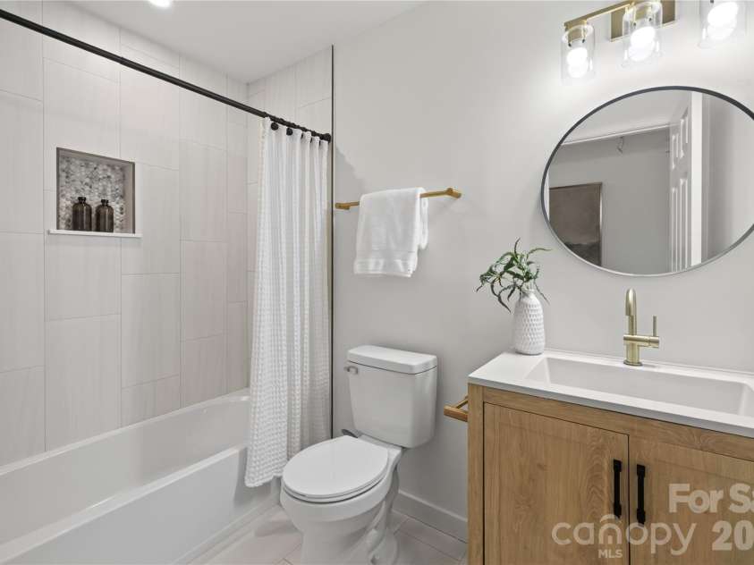 3826 Sudbury Road, Charlotte, NC 28205.  MLS# CAR4410266, YatesRealty ID 41393. 2nd full bath