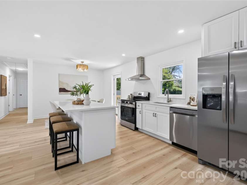 3826 Sudbury Road, Charlotte, NC 28205.  MLS# CAR4410266, YatesRealty ID 41393. 