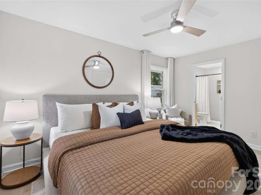 3826 Sudbury Road, Charlotte, NC 28205.  MLS# CAR4410266, YatesRealty ID 41393. 