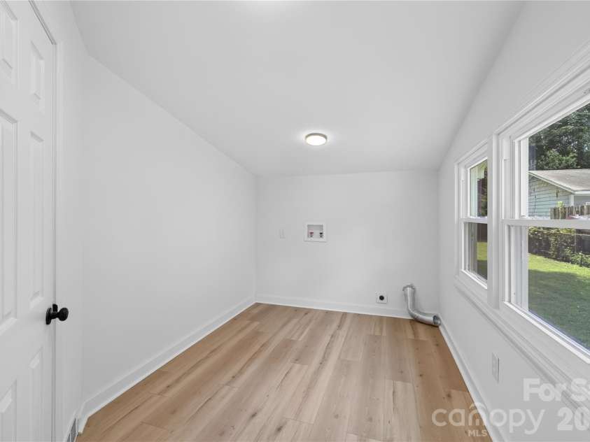 3826 Sudbury Road, Charlotte, NC 28205.  MLS# CAR4410266, YatesRealty ID 41393. Laundry room