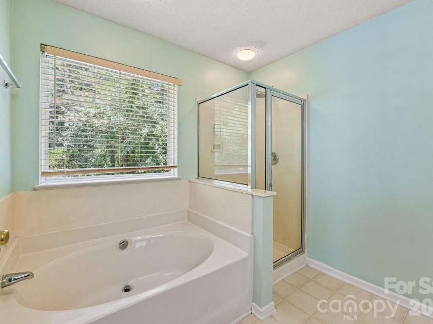 13624 Michael Lynn Road, Charlotte, NC 28278.  MLS# CAR4383714, YatesRealty ID 41396. 