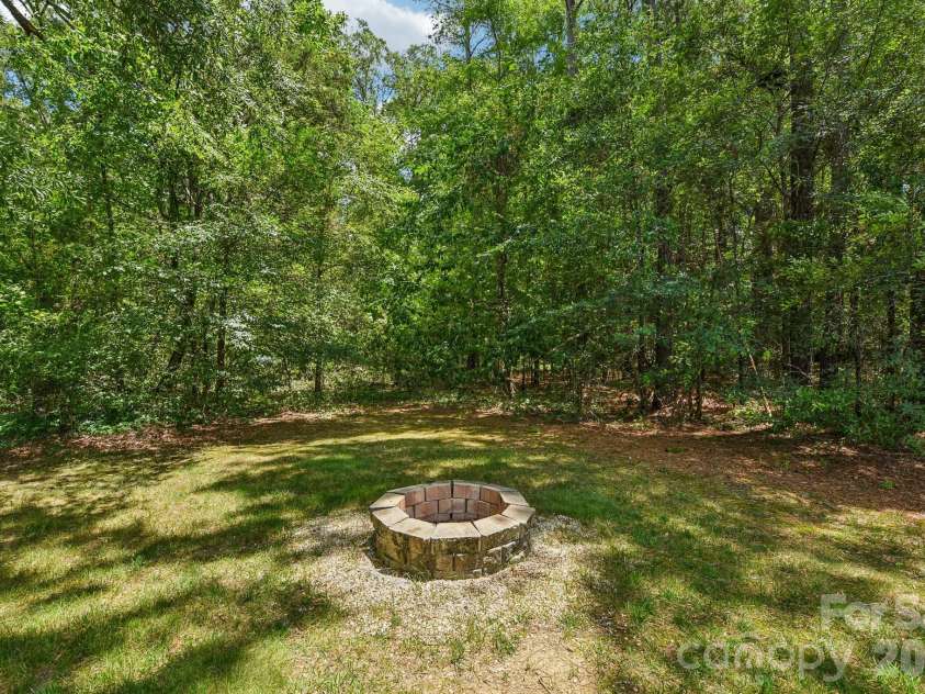 13624 Michael Lynn Road, Charlotte, NC 28278.  MLS# CAR4383714, YatesRealty ID 41396. 