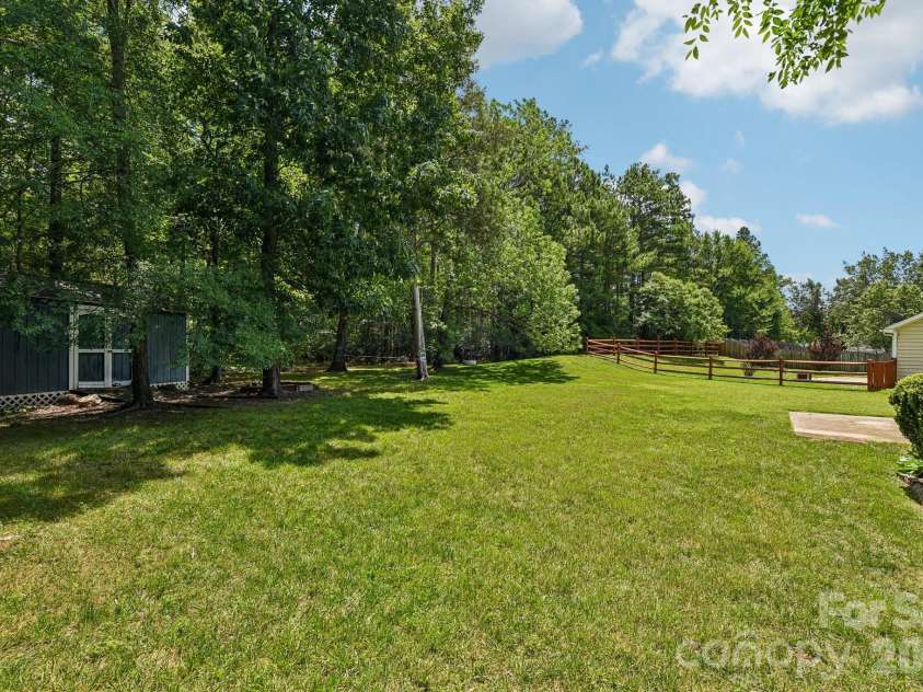 13624 Michael Lynn Road, Charlotte, NC 28278.  MLS# CAR4383714, YatesRealty ID 41396. 