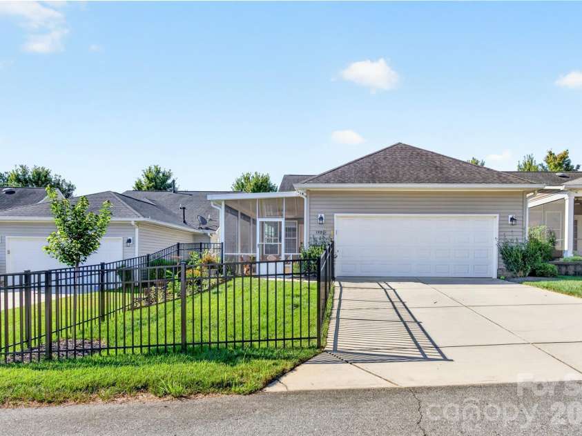 18201 Coulter Parkway, Cornelius, NC 28031.  MLS# CAR4410218, YatesRealty ID 41397. 