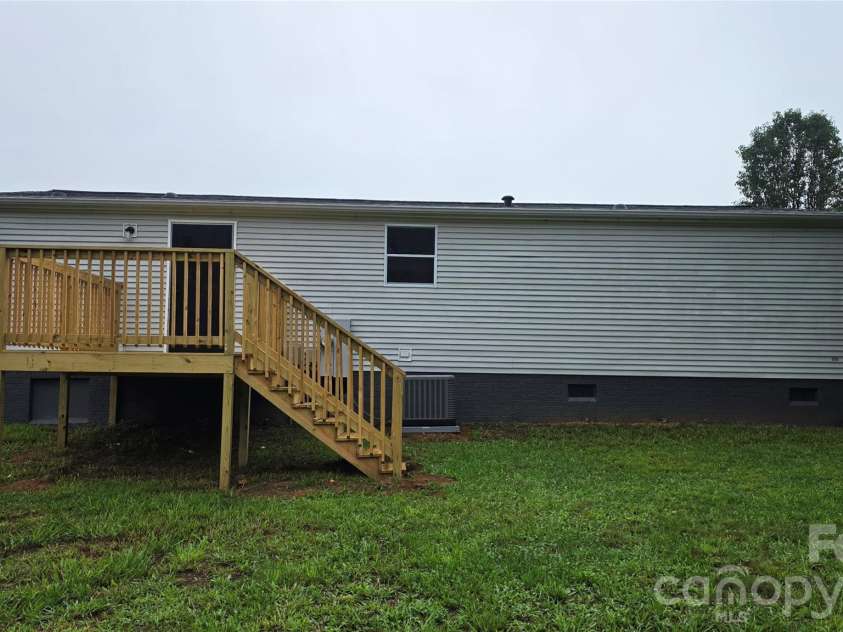 125 Robins Hill Lane, Statesville, NC 28677.  MLS# CAR4408867, YatesRealty ID 41399. 
