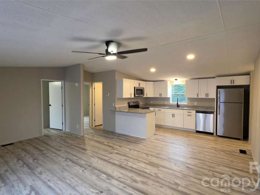 125 Robins Hill Lane, Statesville, NC 28677.  MLS# CAR4408867, YatesRealty ID 41399. 