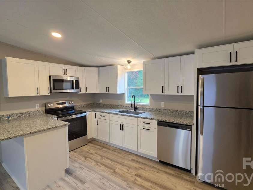 125 Robins Hill Lane, Statesville, NC 28677.  MLS# CAR4408867, YatesRealty ID 41399. 