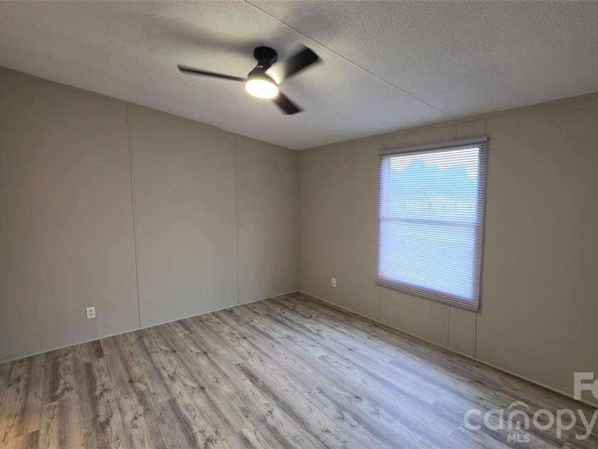 125 Robins Hill Lane, Statesville, NC 28677.  MLS# CAR4408867, YatesRealty ID 41399. 