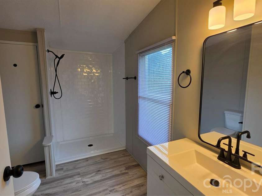 125 Robins Hill Lane, Statesville, NC 28677.  MLS# CAR4408867, YatesRealty ID 41399. 