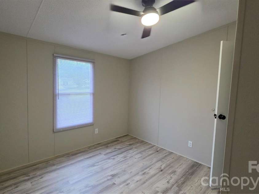 125 Robins Hill Lane, Statesville, NC 28677.  MLS# CAR4408867, YatesRealty ID 41399. 