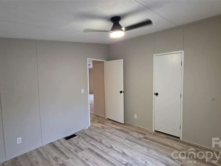 125 Robins Hill Lane, Statesville, NC 28677.  MLS# CAR4408867, YatesRealty ID 41399. 
