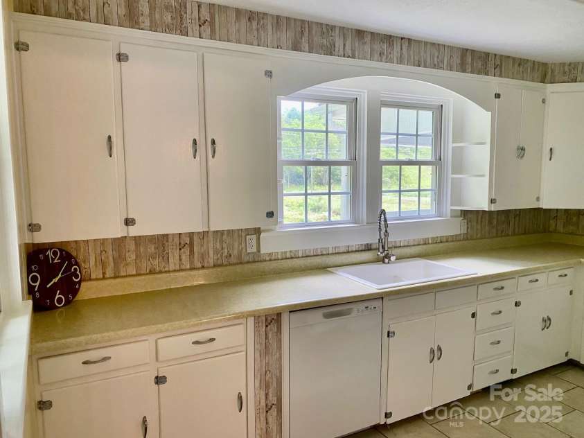 1294 Cane Creek Road, Bakersville, NC 28705.  MLS# CAR4291675, YatesRealty ID 414. Generous counter space for meal preparation.