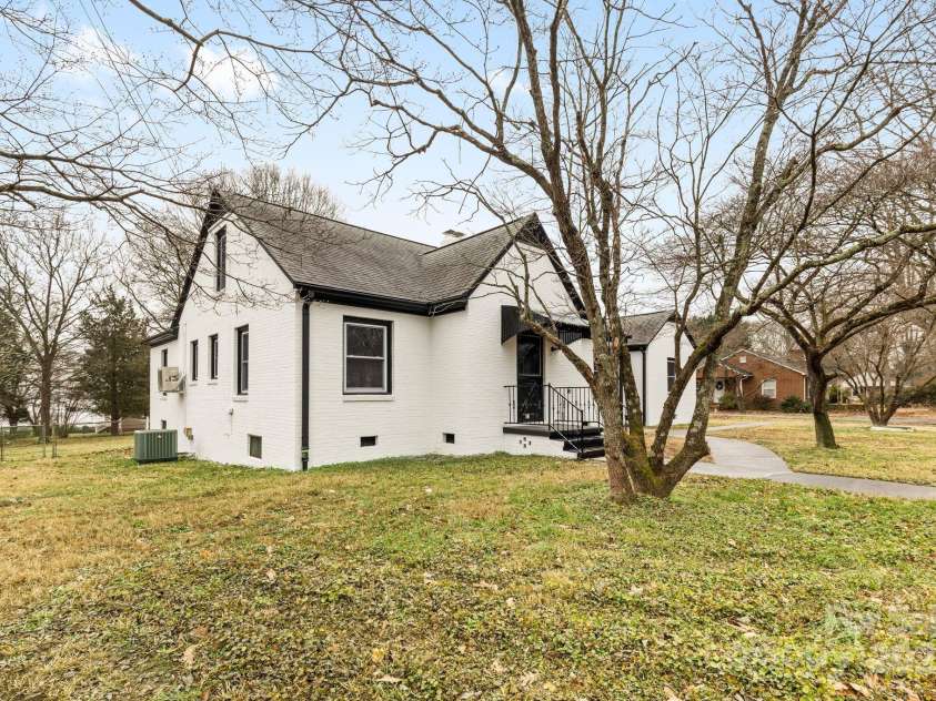 912 Hickory Grove Road, Gastonia, NC 28056.  MLS# CAR4218331, YatesRealty ID 4140. 