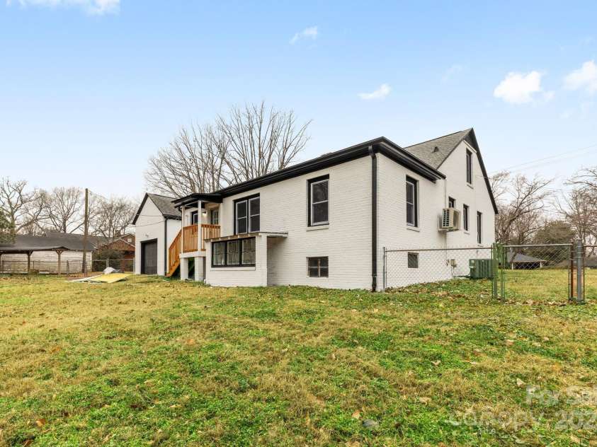 912 Hickory Grove Road, Gastonia, NC 28056.  MLS# CAR4218331, YatesRealty ID 4140. 