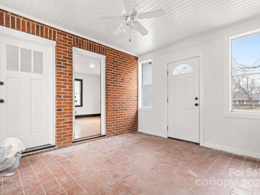 912 Hickory Grove Road, Gastonia, NC 28056.  MLS# CAR4218331, YatesRealty ID 4140. 