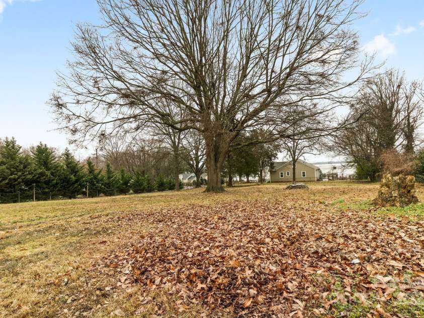 912 Hickory Grove Road, Gastonia, NC 28056.  MLS# CAR4218331, YatesRealty ID 4140. 