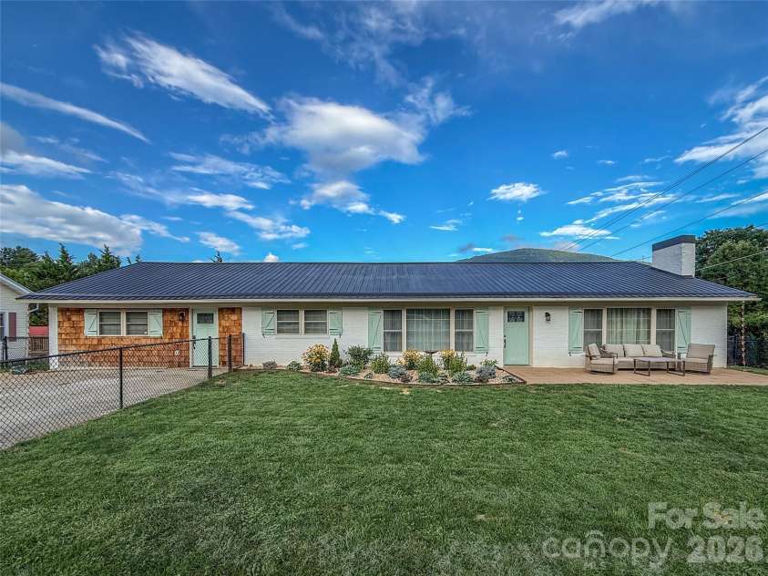 402 Wilton Avenue, West Jefferson, NC 28694.  MLS# CAR4411426, YatesRealty ID 41401. 