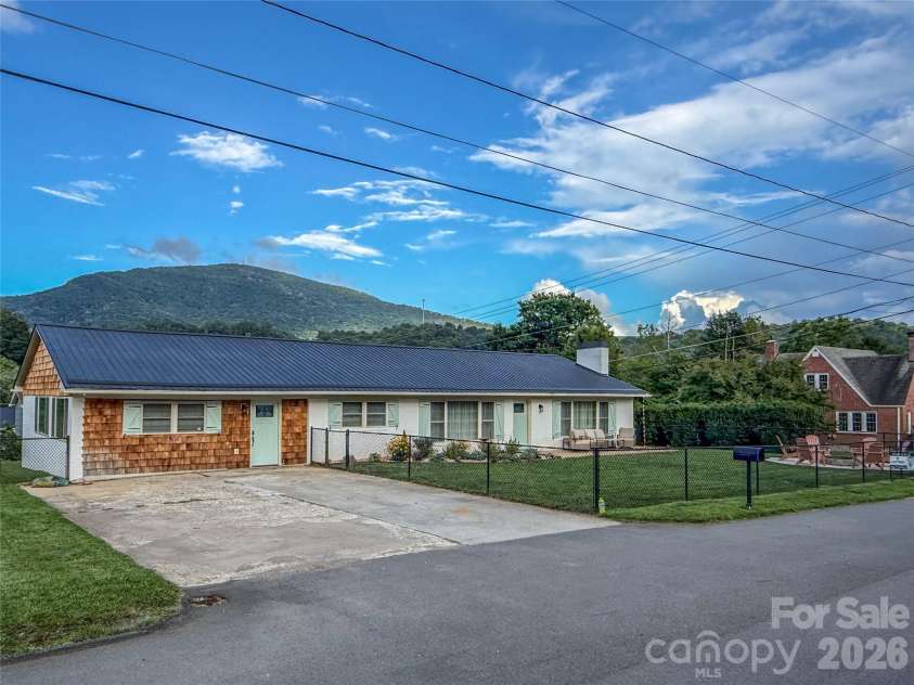 402 Wilton Avenue, West Jefferson, NC 28694.  MLS# CAR4411426, YatesRealty ID 41401. 
