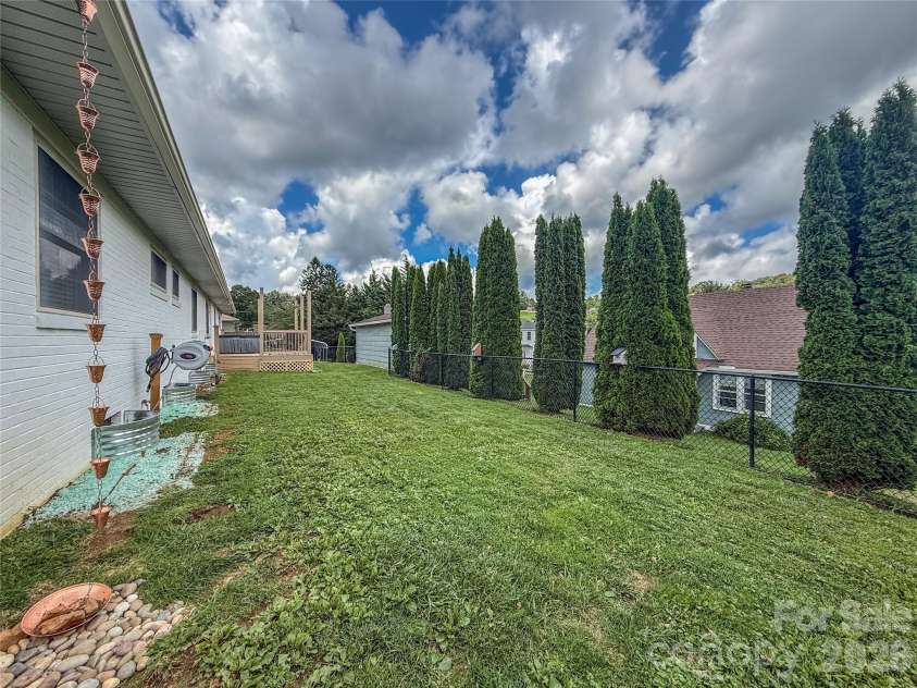 402 Wilton Avenue, West Jefferson, NC 28694.  MLS# CAR4411426, YatesRealty ID 41401. 