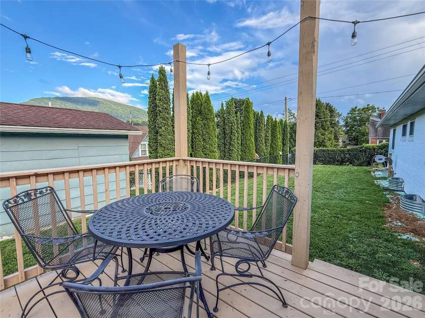 402 Wilton Avenue, West Jefferson, NC 28694.  MLS# CAR4411426, YatesRealty ID 41401. 