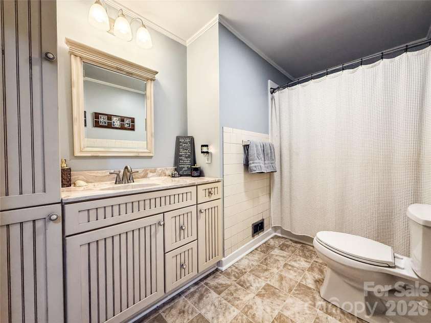 402 Wilton Avenue, West Jefferson, NC 28694.  MLS# CAR4411426, YatesRealty ID 41401. Bathroom 2