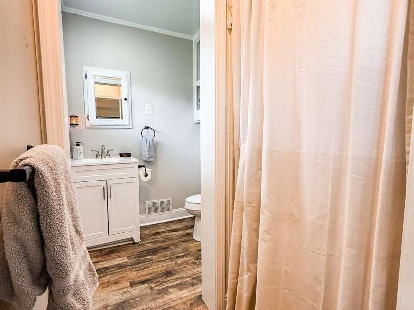 402 Wilton Avenue, West Jefferson, NC 28694.  MLS# CAR4411426, YatesRealty ID 41401. Bathroom 3