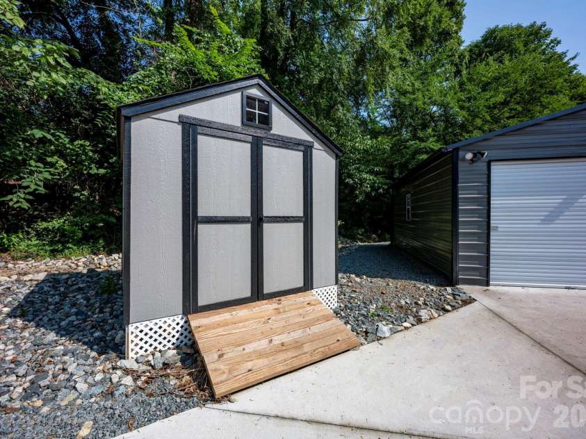 2503 Glenwood Street, Kannapolis, NC 28083.  MLS# CAR4409339, YatesRealty ID 41403. 