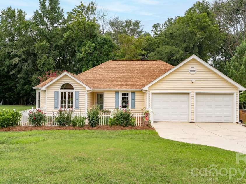 5203 Spring Morning Lane, Monroe, NC 28110.  MLS# CAR4405485, YatesRealty ID 41404. 