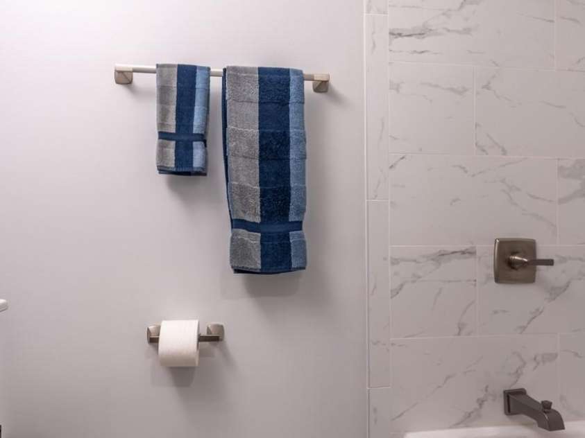 5203 Spring Morning Lane, Monroe, NC 28110.  MLS# CAR4405485, YatesRealty ID 41404. Hallway Bathroom