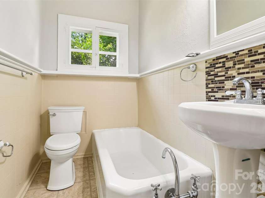 130 Lancaster Street, Chester, SC 29706.  MLS# CAR4400715, YatesRealty ID 41407. 