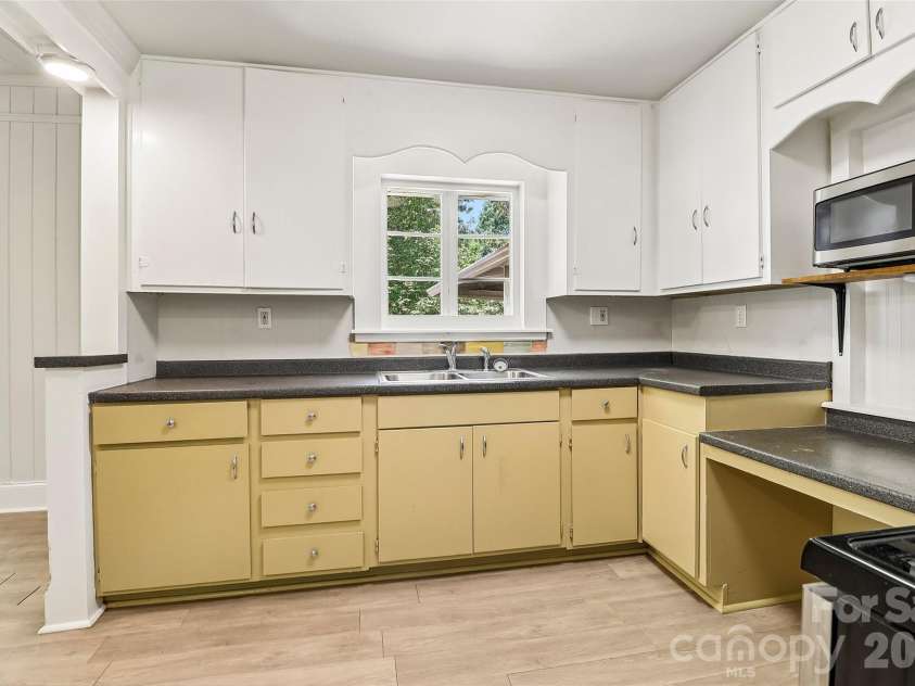130 Lancaster Street, Chester, SC 29706.  MLS# CAR4400715, YatesRealty ID 41407. 