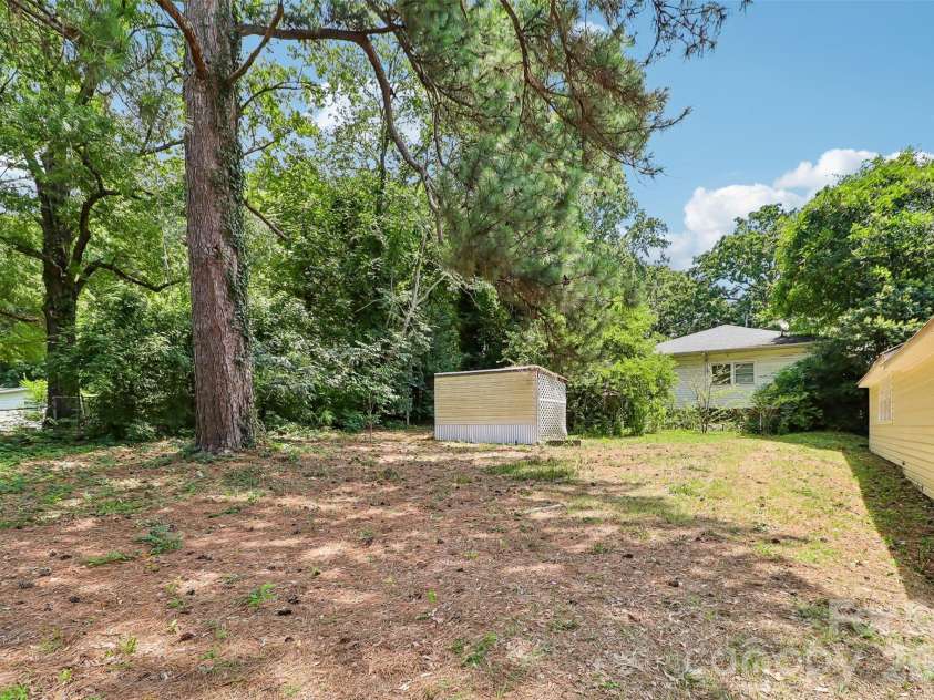 130 Lancaster Street, Chester, SC 29706.  MLS# CAR4400715, YatesRealty ID 41407. 
