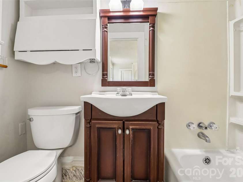 130 Lancaster Street, Chester, SC 29706.  MLS# CAR4400715, YatesRealty ID 41407. 