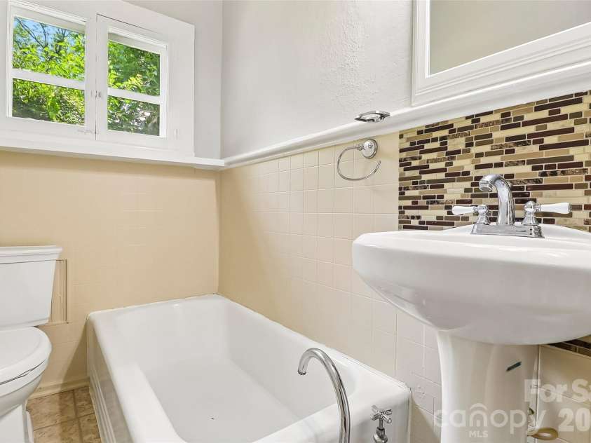 130 Lancaster Street, Chester, SC 29706.  MLS# CAR4400715, YatesRealty ID 41407. 