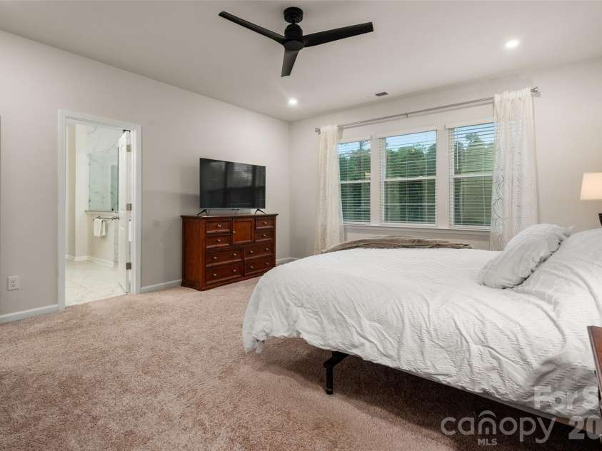8133 Whitegrove Road, Charlotte, NC 28227.  MLS# CAR4403461, YatesRealty ID 41409. 