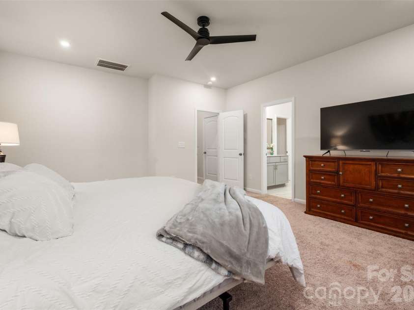 8133 Whitegrove Road, Charlotte, NC 28227.  MLS# CAR4403461, YatesRealty ID 41409. 