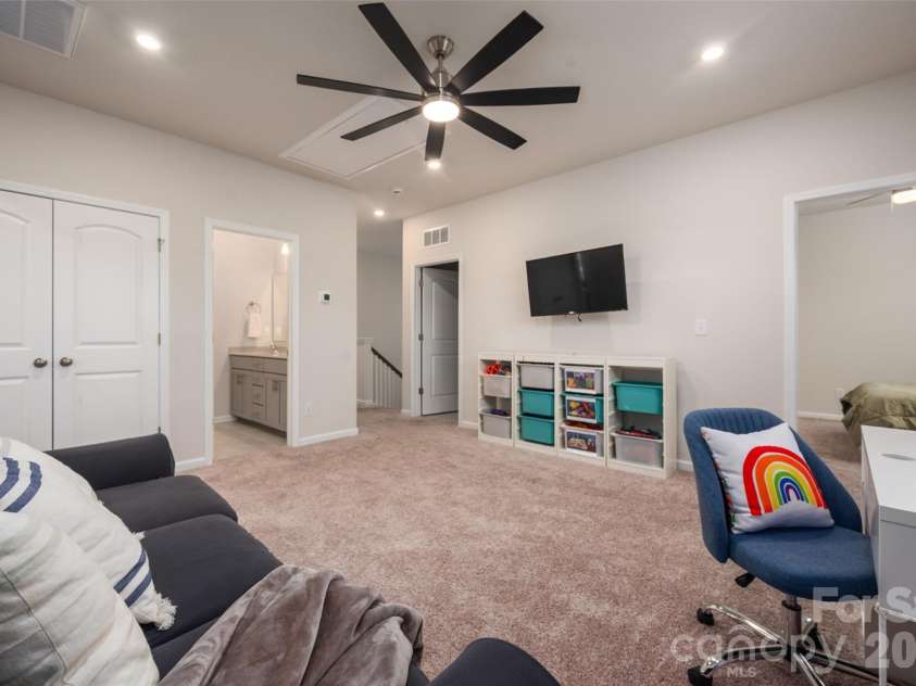 8133 Whitegrove Road, Charlotte, NC 28227.  MLS# CAR4403461, YatesRealty ID 41409. 