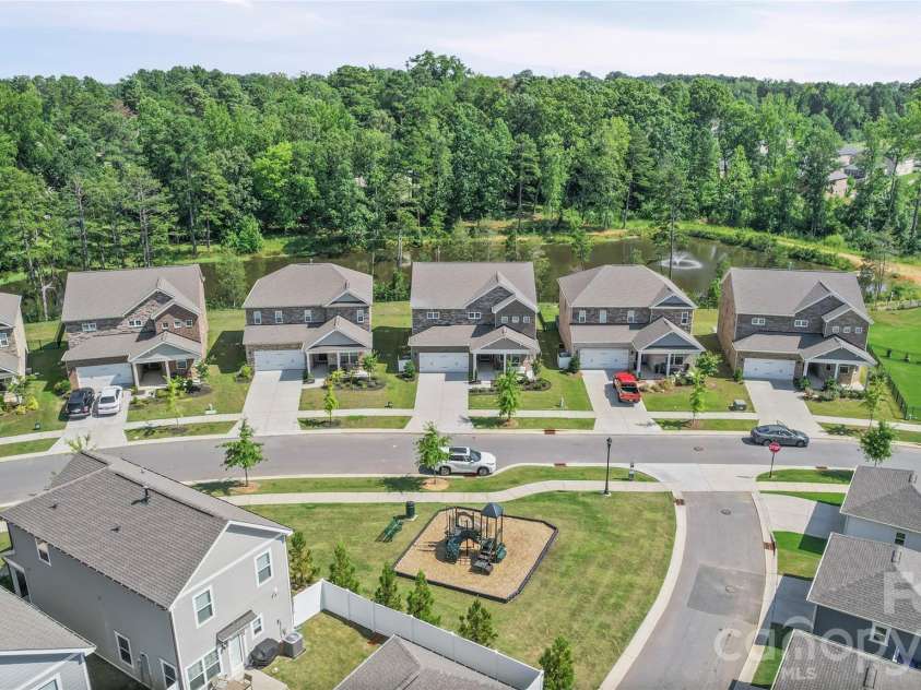 8133 Whitegrove Road, Charlotte, NC 28227.  MLS# CAR4403461, YatesRealty ID 41409. 