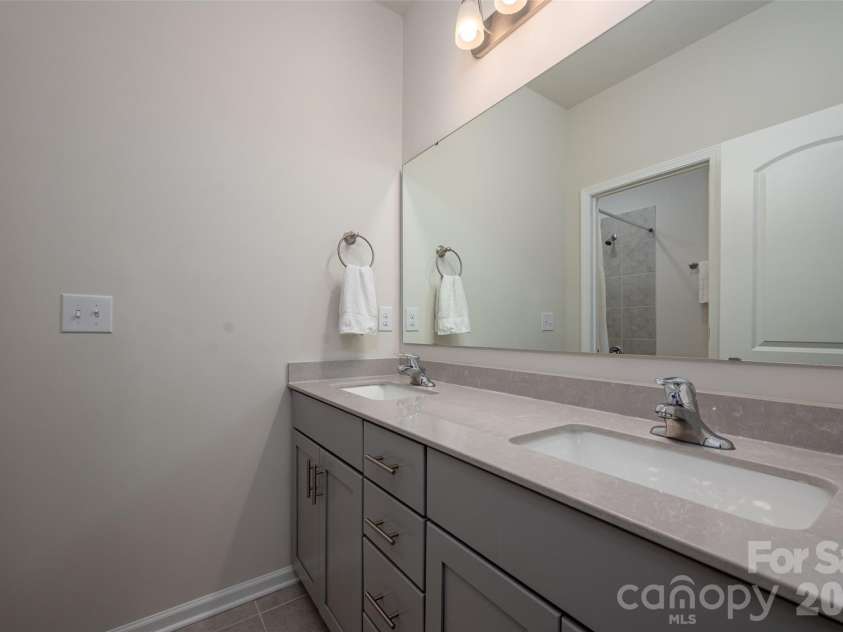 8133 Whitegrove Road, Charlotte, NC 28227.  MLS# CAR4403461, YatesRealty ID 41409. Hall bath