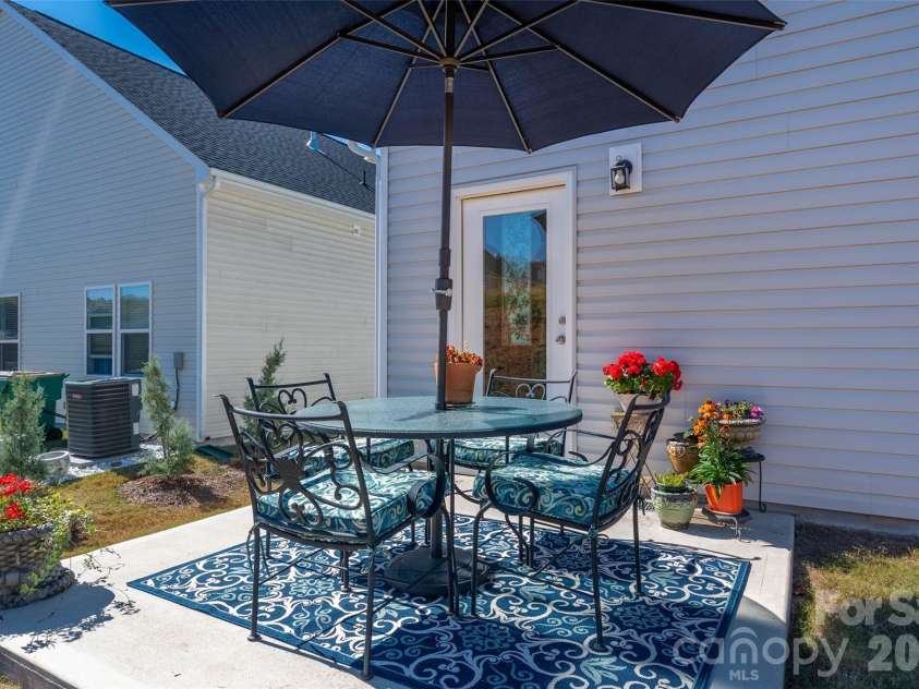 7200 Indigo Way, Denver, NC 28037.  MLS# CAR4409789, YatesRealty ID 41410. Back Porch