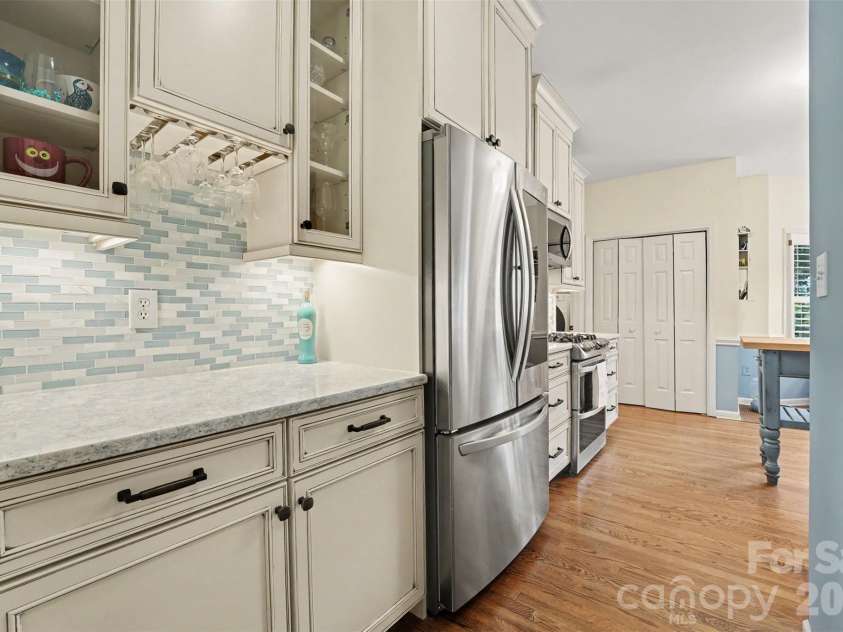 21315 Harken Drive, Cornelius, NC 28031.  MLS# CAR4409603, YatesRealty ID 41413. Butlers Pantry/Kitchen
