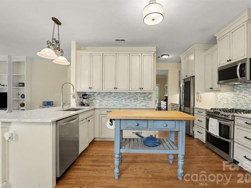21315 Harken Drive, Cornelius, NC 28031.  MLS# CAR4409603, YatesRealty ID 41413. Kitchen 2