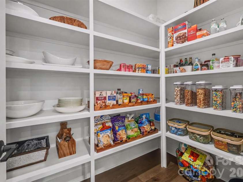 4128 Merkland Lane, Charlotte, NC 28226.  MLS# CAR4409085, YatesRealty ID 41414. Large Walk-in pantry